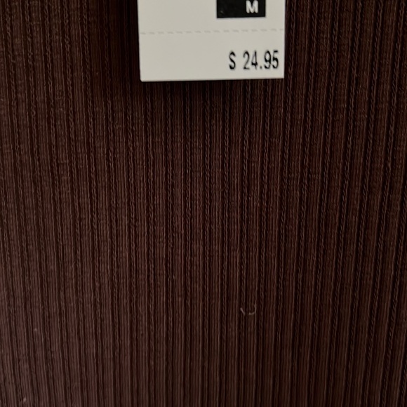 Ruffled brown crop top. A tighter fit, perfect for warm days. - Picture 2 of 4